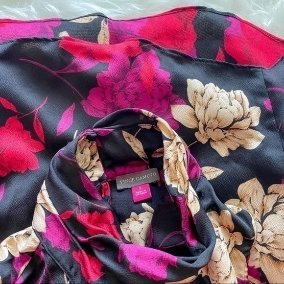 Vince Camuto Floral Top - Picture 11 of 11